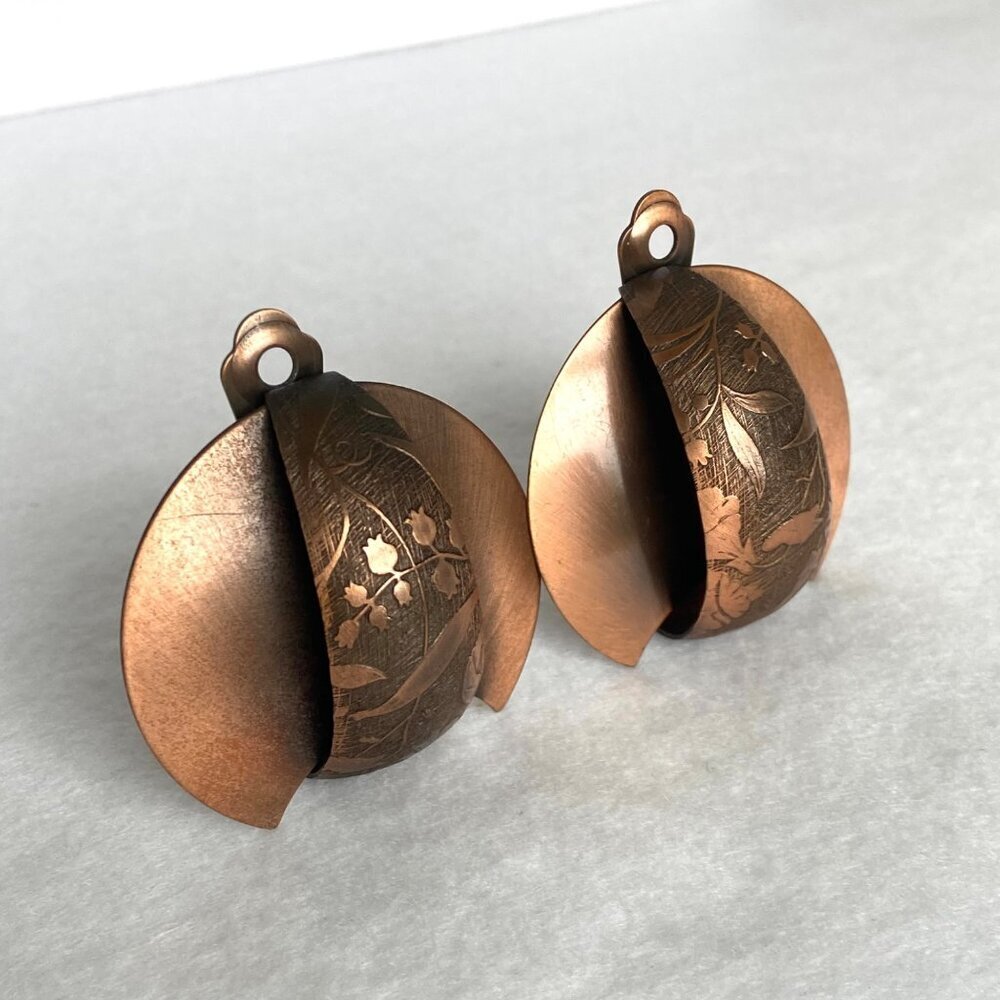 VTG Large Copper Modernist Floral Etched Geometric Bold Clip On Earrings - Picture 6 of 16